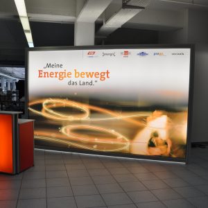 Leuchtwand mit Theke Werbetechnik Saarbrücken Beschriftung Saarland