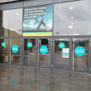 Fenstergestaltung Eingang Werbetechnik Saarbrücken Beschriftung Saarland