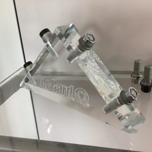 Gewinde und Gravur gefräst Plexiglasverarbeitung Saarland